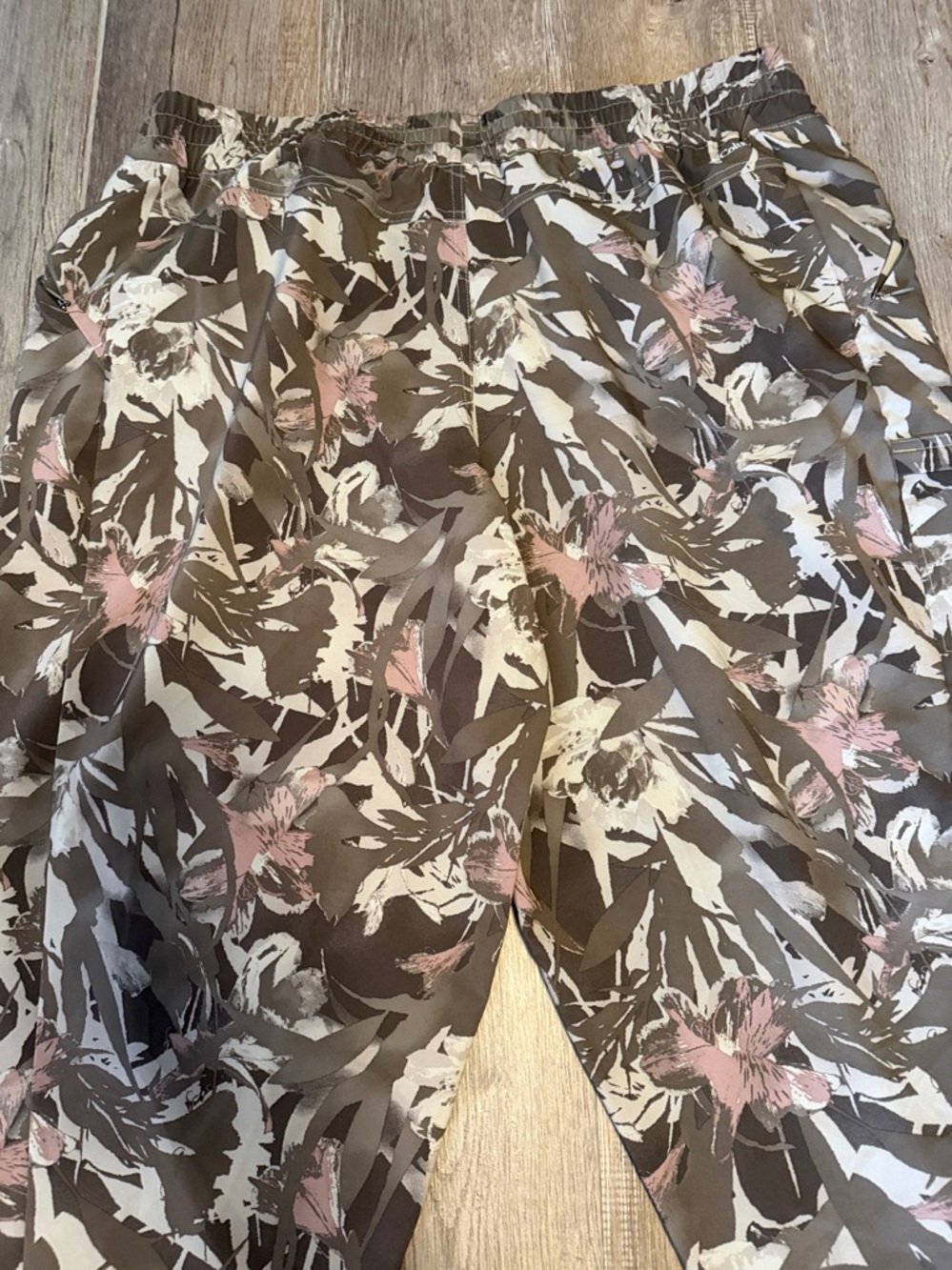 Columbia Women's Pleasant Creek Joggers, featuring a camouflage floral pattern - Picture 7 of 11